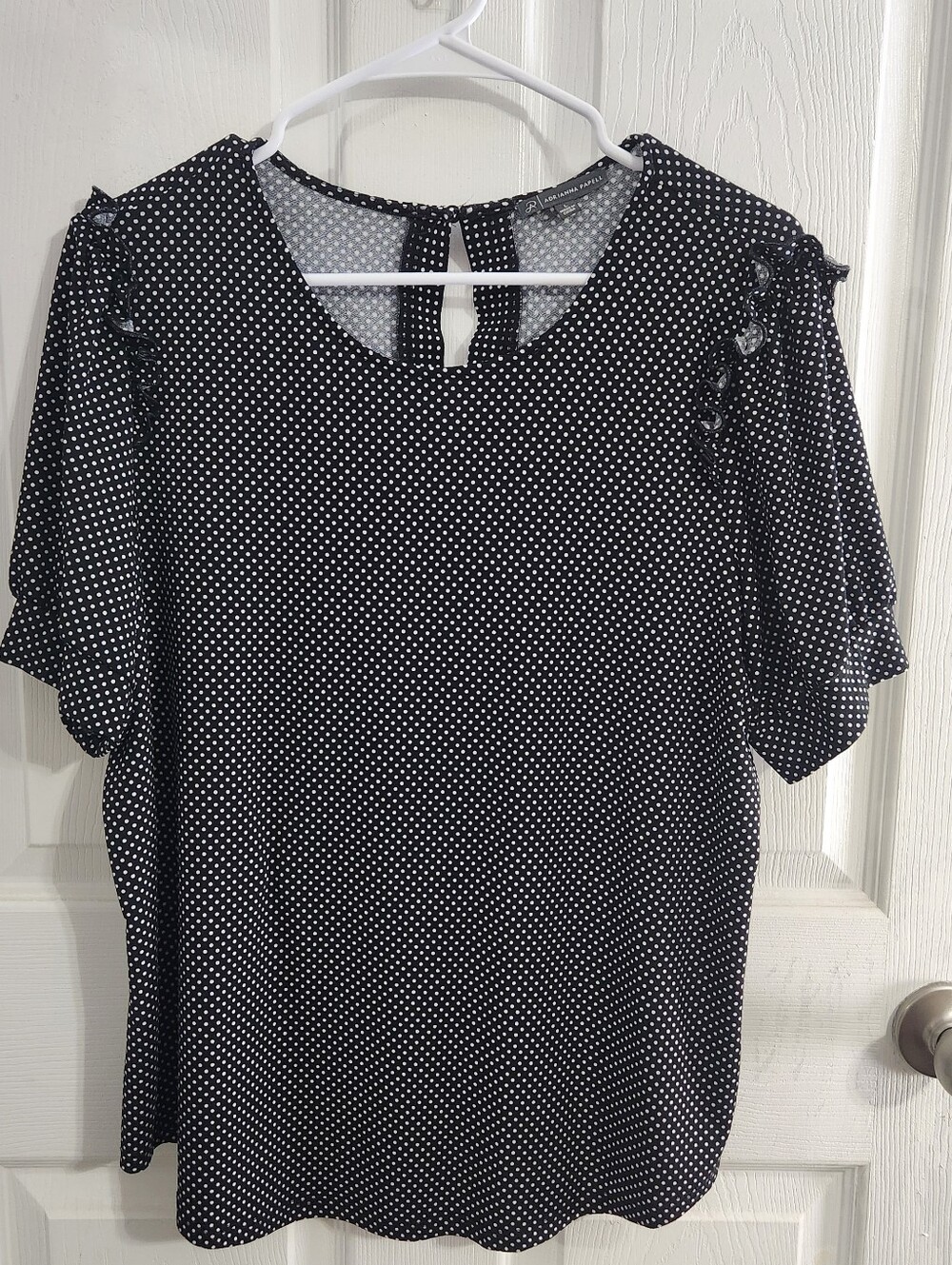 Adrianna Papell large polka dot short sleeve ruffled blouse stretchy classic